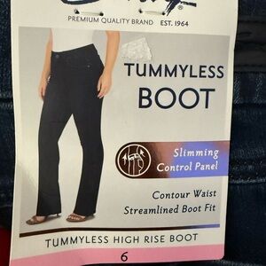 Dark Wash Flared Women's Jeans - Seven7

Sizes 4, 6 and 8 available